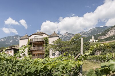 Exclusive living in the midst of vineyards and apple fields