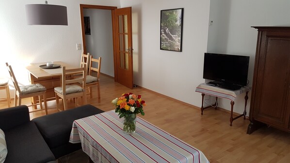 TV, DVD player, aparelho de som