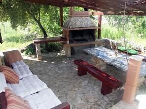 Outdoor dining - Holiday Home in Vinišće with Seaview, Balcony, Air condition, WIFI (3484-1) (Vinišce)