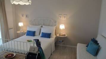 3 bedrooms, in-room safe, free WiFi, bed sheets