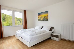 5 bedrooms, in-room safe, iron/ironing board, free WiFi