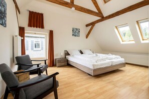 5 bedrooms, in-room safe, iron/ironing board, free WiFi