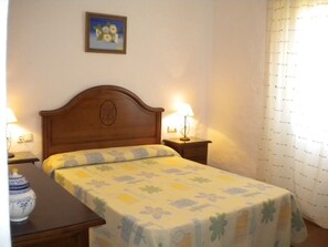 3 bedrooms, internet, bed sheets