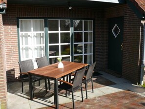 Outdoor dining - Harmonious and accurately: In the ground floor apartment of about (Carolinensiel)