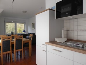 Kühlschrank, Mikrowelle, Ofen, Geschirrspüler