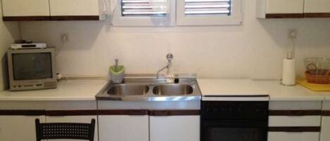 Réfrigérateur, four, plaque de cuisson