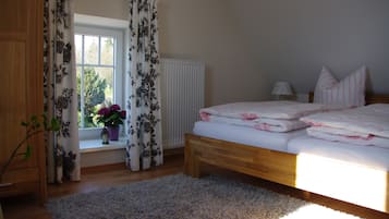 3 chambres, coffres-forts dans les chambres, fer et planche à repasser