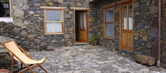 neu restauriert in 2012,ländlischer Ungebung,voll geschtaltet,sehr gut verbunden