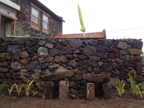 Exterior - Newly restored in 2012, rural environment, fully connected, very well connected (Isora)