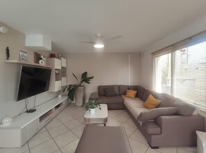 Smart TV, DVD player, books, stereo