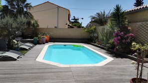 Outdoor pool - Var - Spacious villa in a quiet location with swimming pool, beach and shops on foot!  (La Seyne-Sur-Mer)