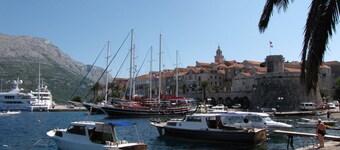 Top apartment for 4-5, south. Location, right on the sea, boat dock, bike hit!