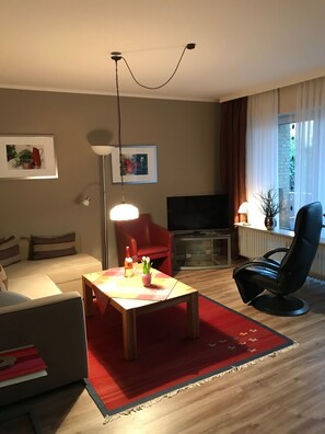 Smart-tv, bøger, stereoanlæg