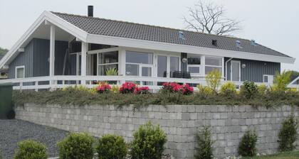 Schönes Ferienhaus mit Meerblick und 5 Gehminuten vom Strand entfernt