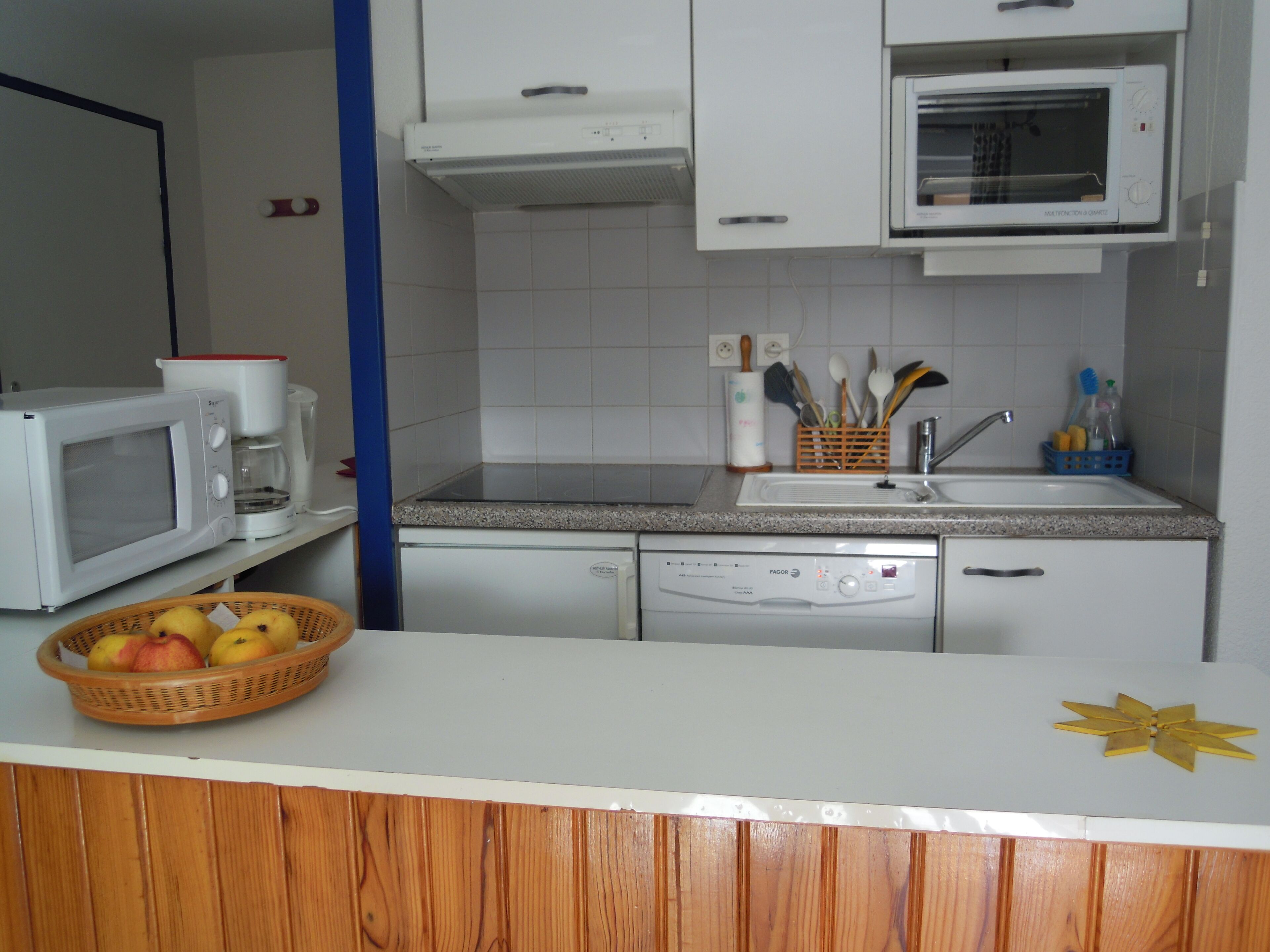 雪櫃、微波爐、焗爐、爐具