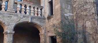 Huvila uima-altaalla 160 m2, 1000 m2 maisemoidussa puutarhassa, 