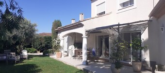 Villa met zwembad 160 m2 op 1000 m2 aangelegde tuin,