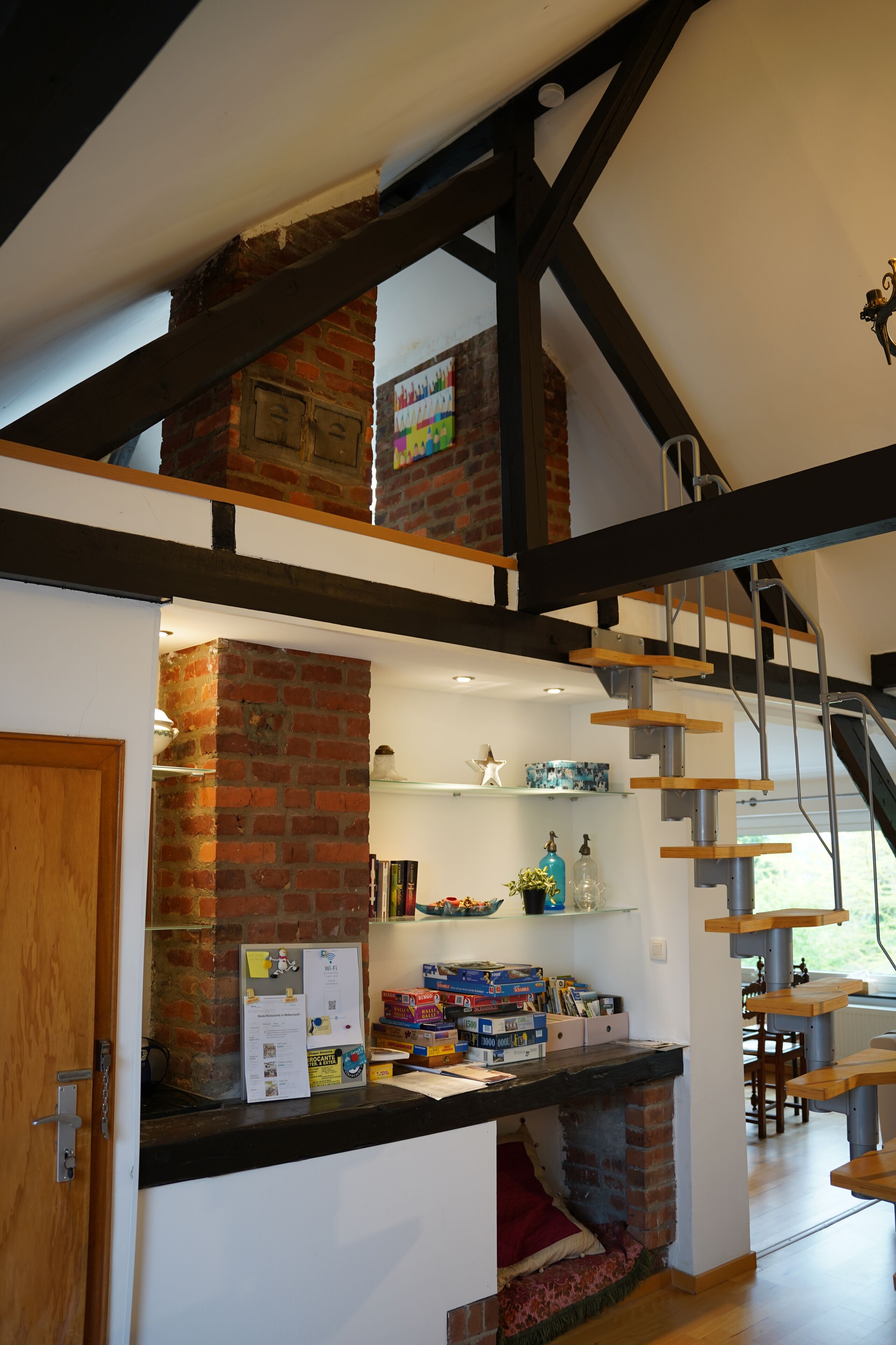 View of the gallery. Entrance over the stairs.