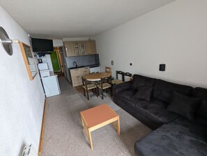 TV, DVD player - Studio 5 p. les arcs 2000, available weekends from 28/02 at the foot of the slopes (Bourg-Saint-Maurice)