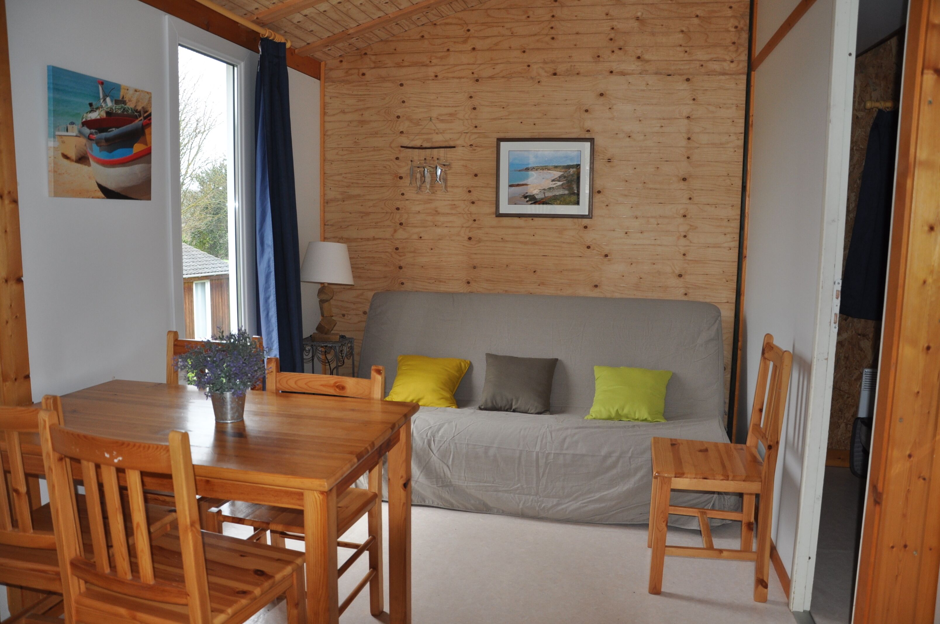  Fully equipped chalet in residential park in the countryside (swimming pool, library