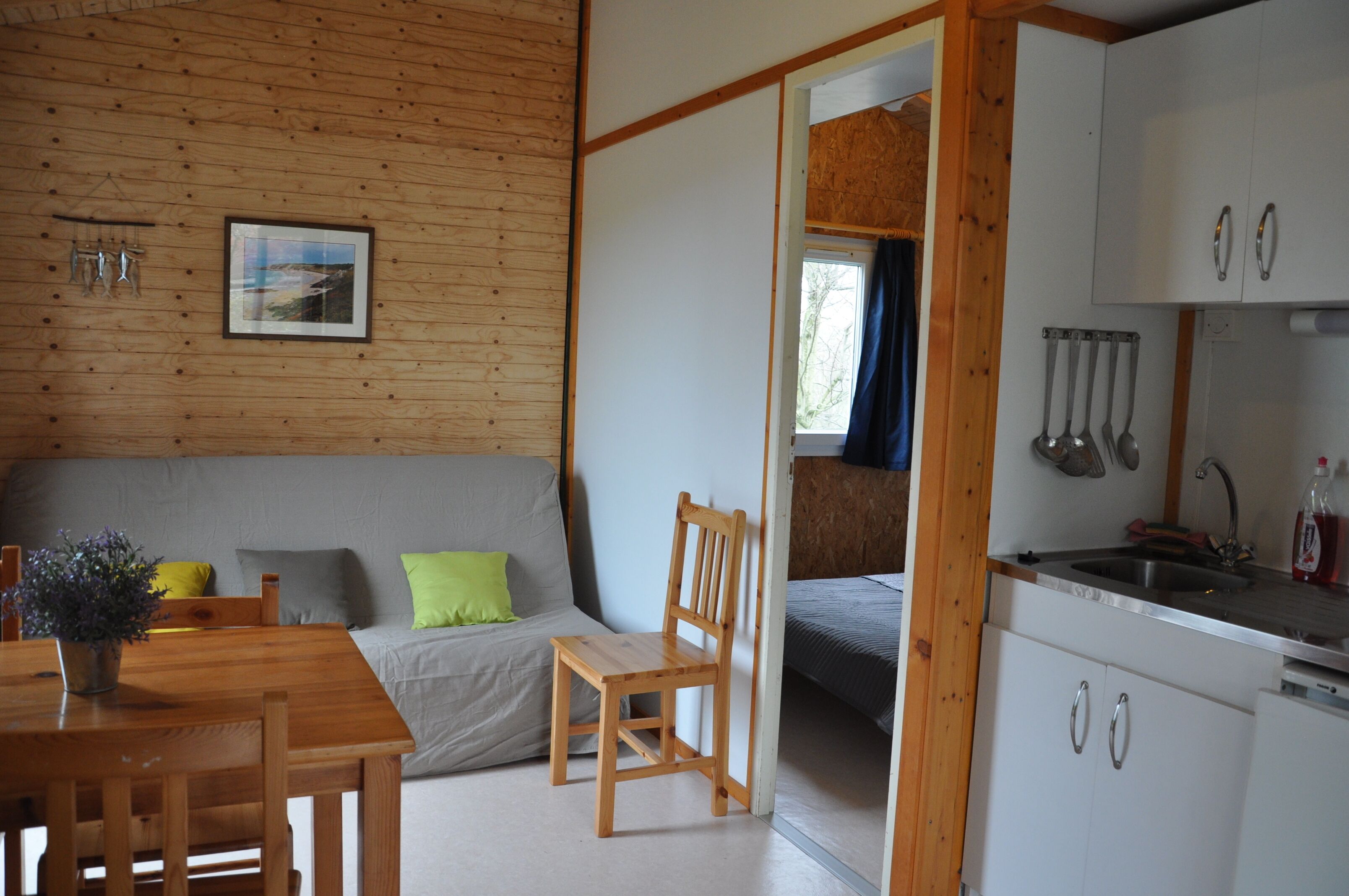  Fully equipped chalet in residential park in the countryside (swimming pool, library