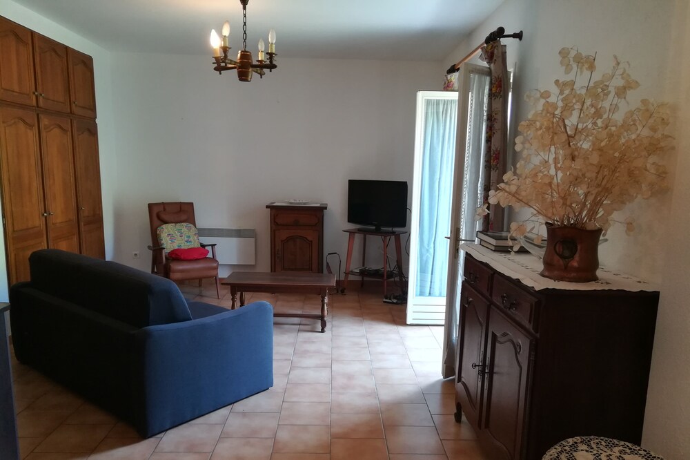 2-Room House with Garden near Nice