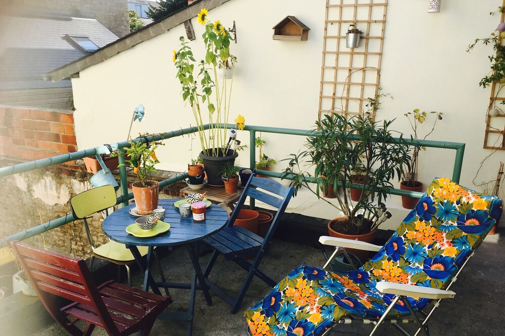 ATYPICAL TERRACE APARTMENT
