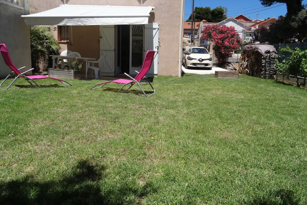 Nice independent studio on the ground floor of a villa in L estaque Mourepiane.