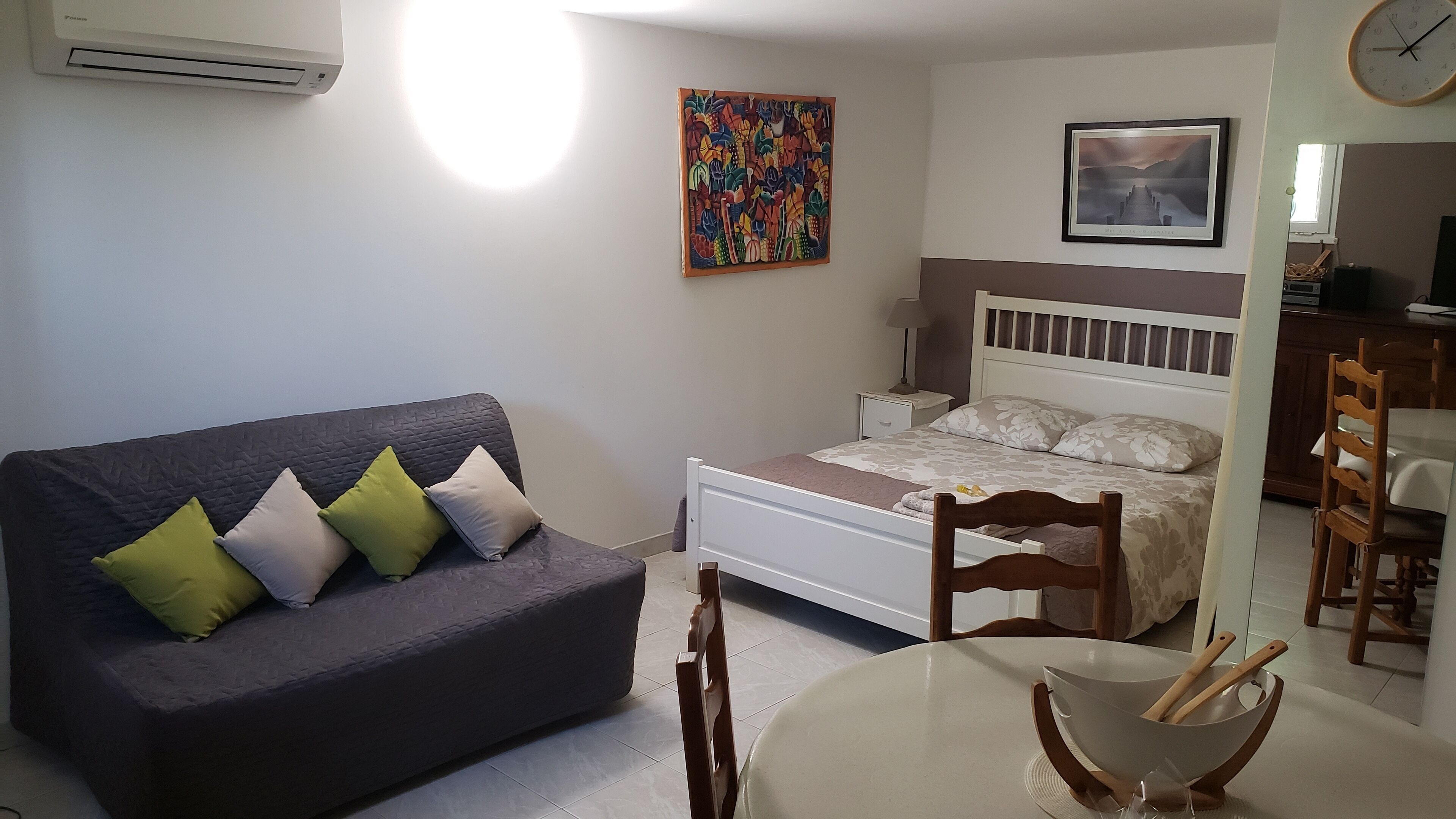 Nice independent studio on the ground floor of a villa in L estaque Mourepiane.