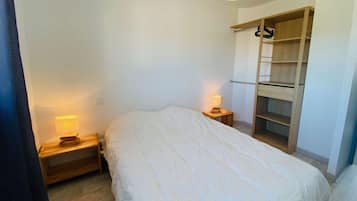 4 slaapkamers, een strijkplank/strijkijzer, gratis wifi