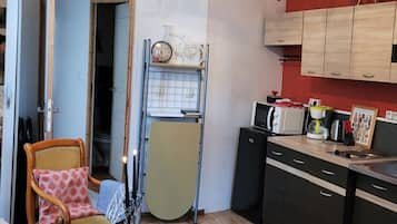 1 bedroom, iron/ironing board, travel crib, free WiFi
