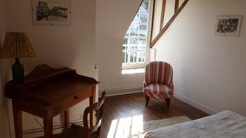 3 間睡房、熨斗/熨衫板、可攜式嬰兒床、免費 Wi-Fi