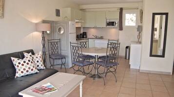 Televisie en een tafeltennistafel