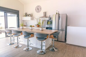 Fridge, microwave, oven, stovetop - Relaxation and well-being at Villa Sud Paradise (SAINT PIERRE)