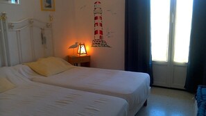 2 bedrooms, desk, iron/ironing board, free WiFi