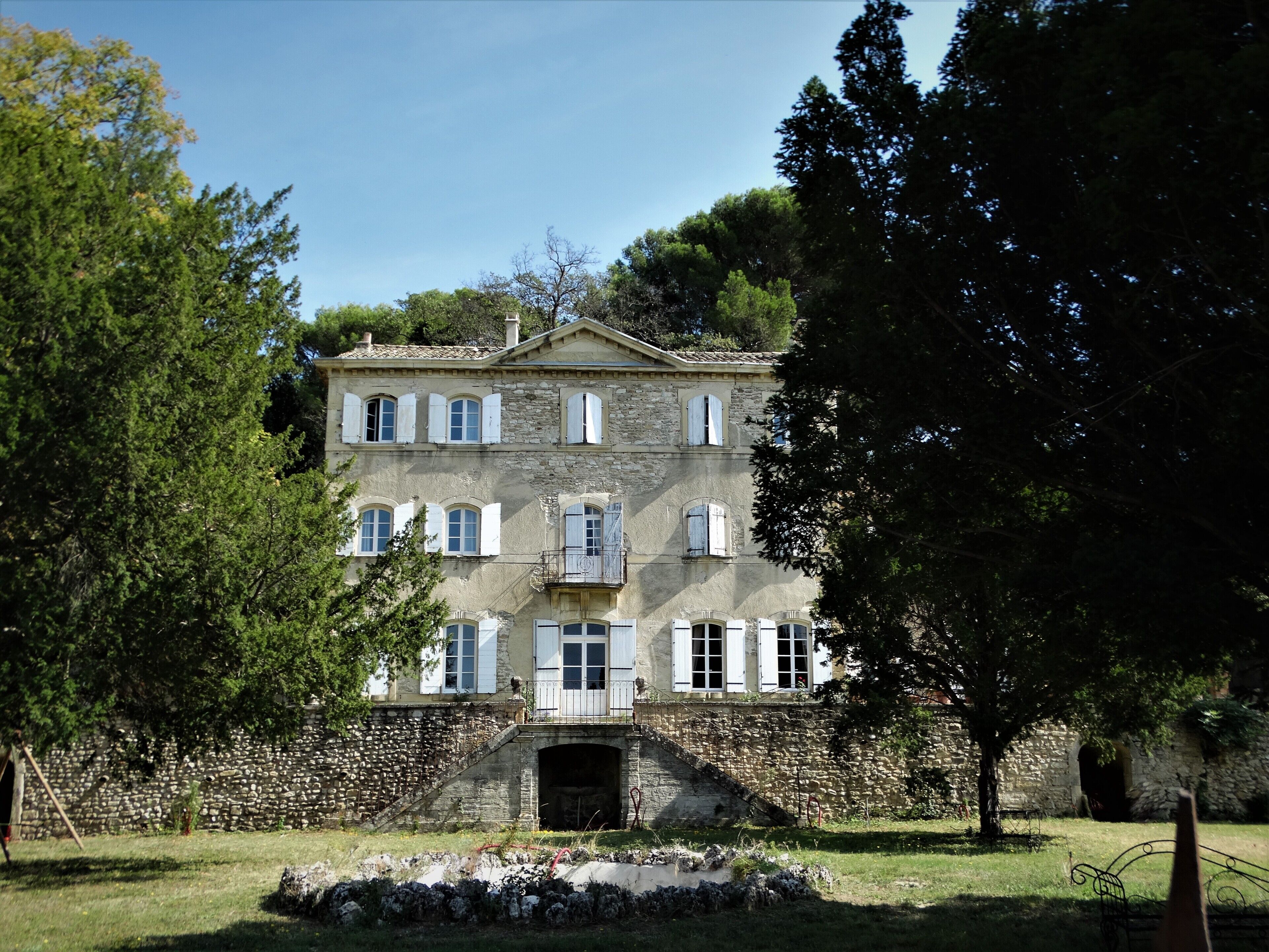 Rent Charming Chateau in Provence, 7 bedrooms with 6 bathrooms, sleeps 15 +