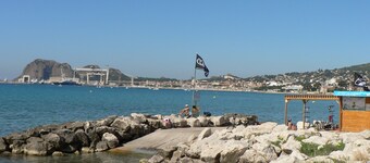 Comfortable family home close to the beaches