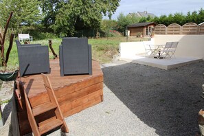 Outdoor dining - Pretty guest house in Normandy near Mont Saint Michel (Aucey-la-Plaine)