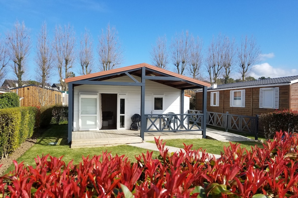 Seaside chalet on the landing beaches, indoor swimming pool