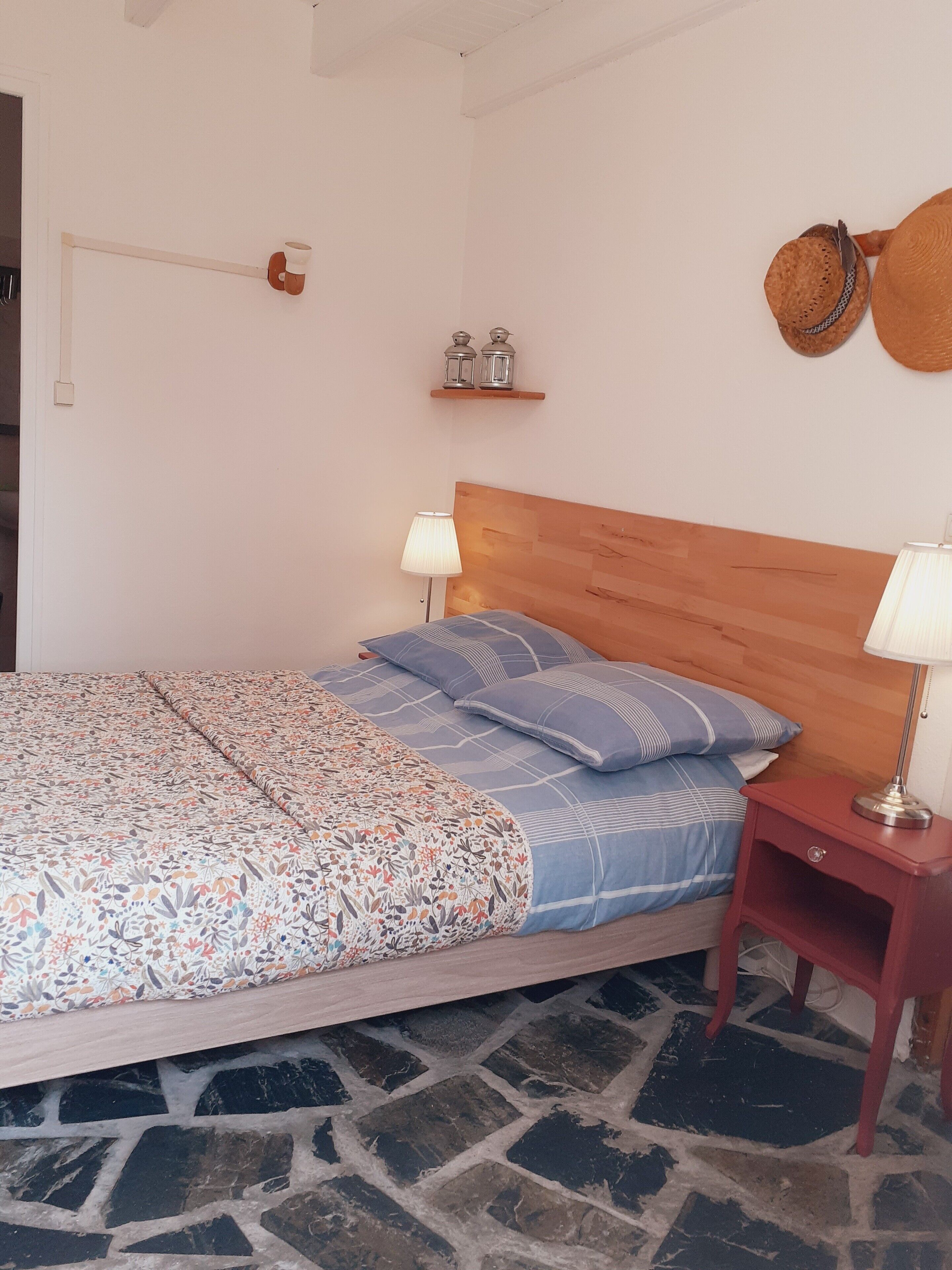 1 dormitorio, tabla de planchar con plancha, cuna de viaje y wifi gratis