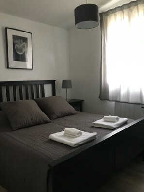 2 bedrooms, iron/ironing board, WiFi - GITE OF CHARM ON THE HEIGHTS OF VENASQUE (Venasque)