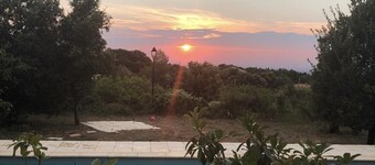 GITE OF CHARM ON THE HEIGHTS OF VENASQUE