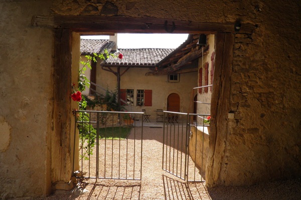 entrée côté cour