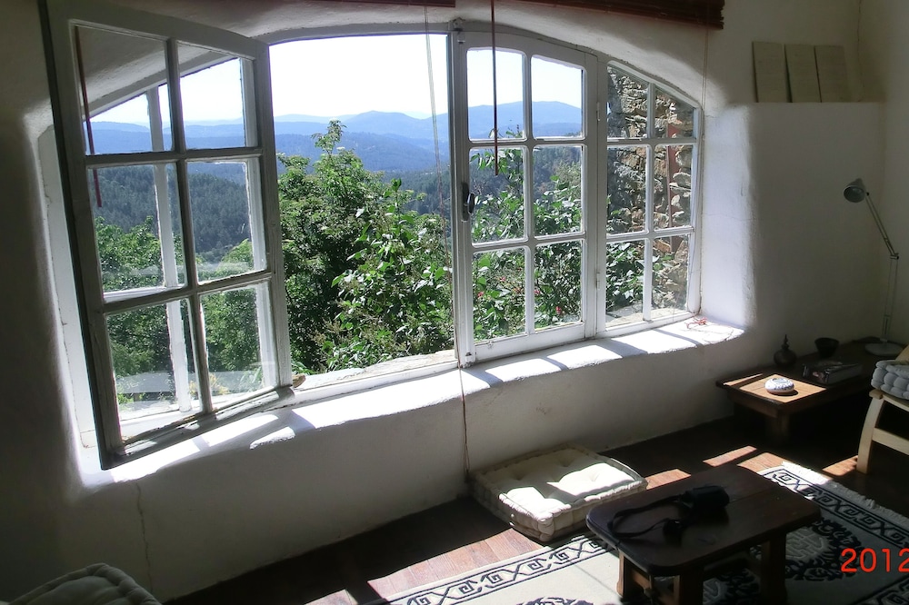 cottage full nature in a Cevennes farmhouse enjoying a beautiful view