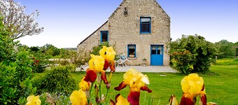 LA PETITE MAISON DANS LA PRAIRIE - COVERED/HEATED SWIMMING POOL APRIL TO OCTOBER