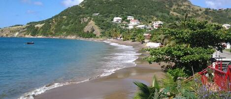 Una spiaggia nelle vicinanze