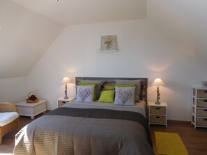 5 chambres, fer et planche à repasser, accès au Wi-Fi (inclus)