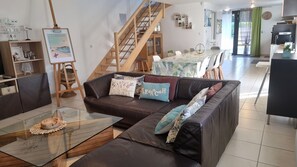 Téléviseur connecté, foyer, lecteur de DVD