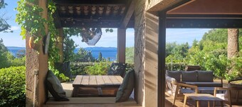 Familj hus med fantastisk utsikt över öarna - 5 min promenad frÄn stranden