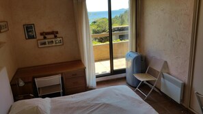 7 bedrooms, desk, iron/ironing board, travel crib